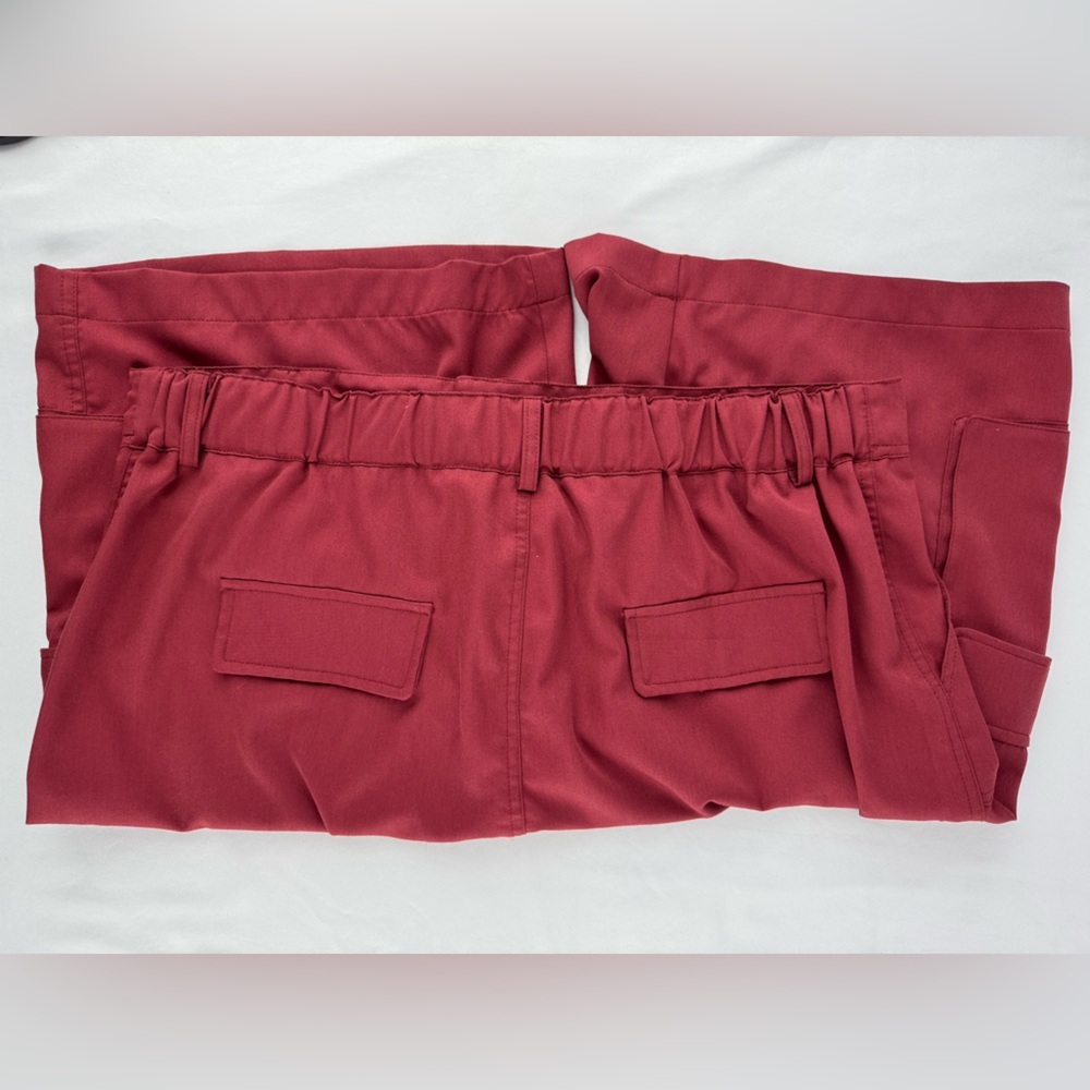 Men's Cargo Shorts in Burgundy - Picture 2 of 5